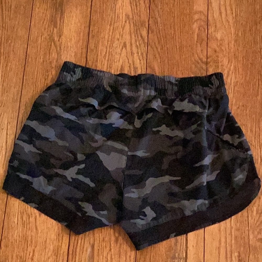 Athleta black camo Racer lined Running Shorts - Picture 6 of 15